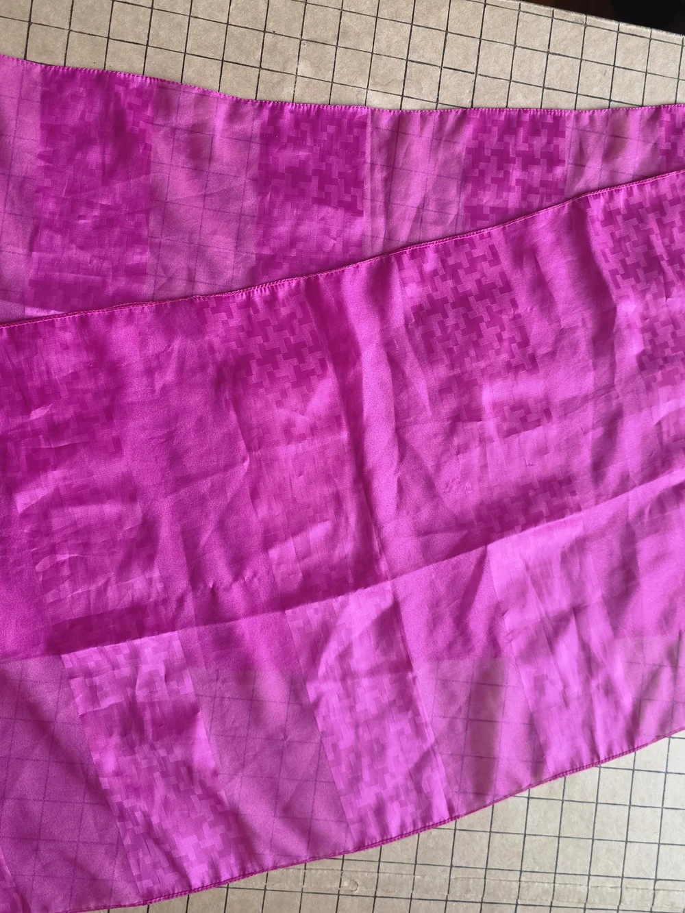Vintage Leslie Fay Fuchsia Pink Houndstooth Sheer Long Scarf Wrap 15.5”x66”